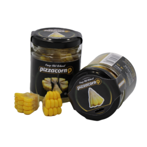Carp Old School Pizza’corn Truskawka 135ml, duże segmenty kukurydzy o kształcie „pizzy” w słodkiej, intensywnie truskawkowej zalewie.
