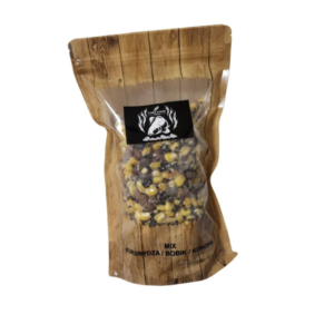 Tekst alternatywny: "Mix Kukurydza-Konopia-Bobik Carp Food Natural 1 kg to gotowa mieszanka trzech naturalnych ziaren przeznaczona do nęcenia karpi, amurów, leszczy i innych ryb spokojnego żeru.