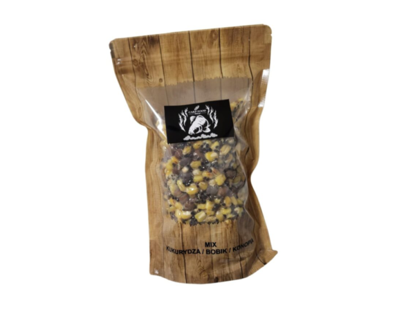 Tekst alternatywny: "Mix Kukurydza-Konopia-Bobik Carp Food Natural 1 kg to gotowa mieszanka trzech naturalnych ziaren przeznaczona do nęcenia karpi, amurów, leszczy i innych ryb spokojnego żeru.